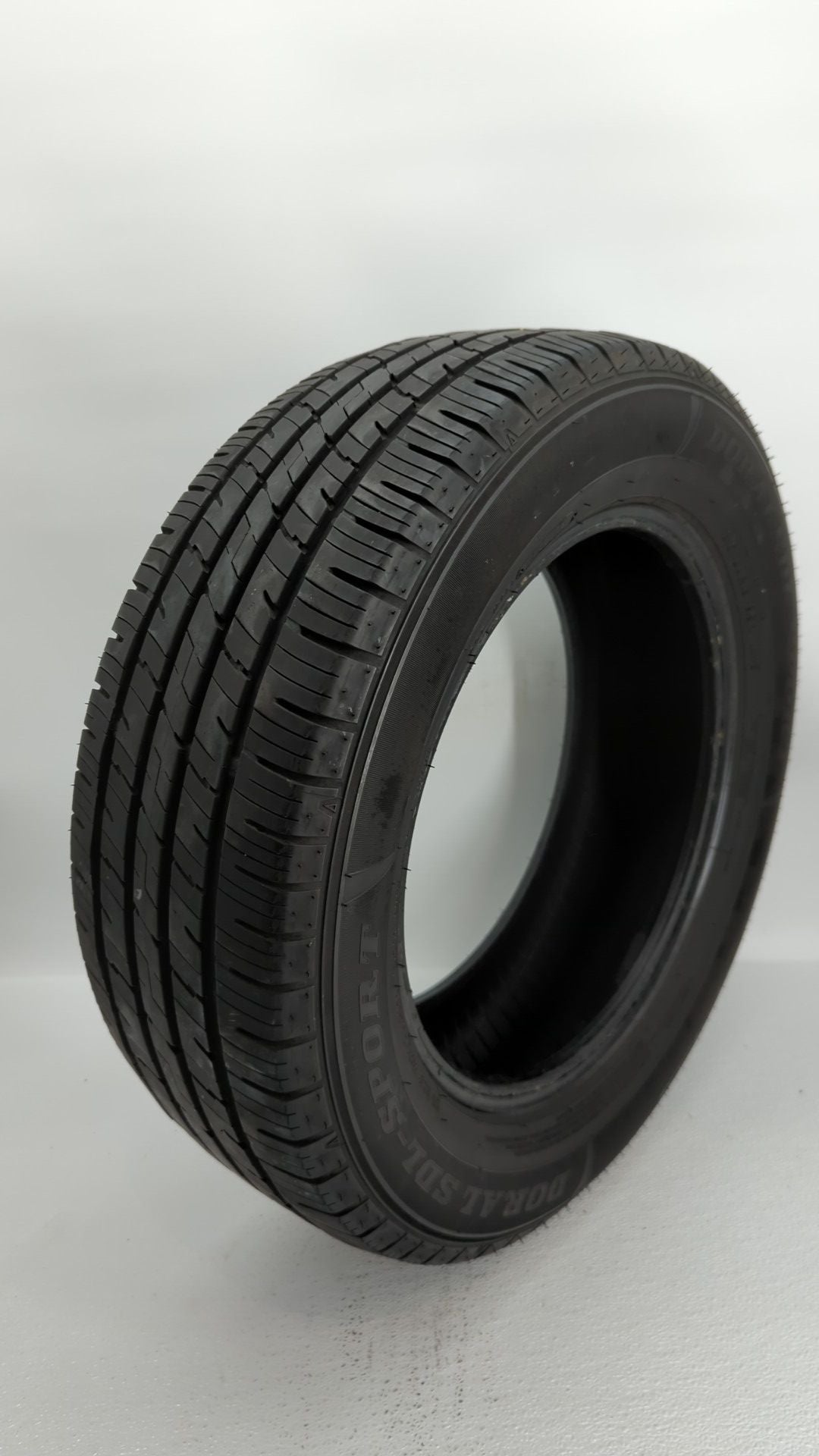 Used Tire 215/60R16 DORAL SDL-SPORT 95H All Season - Tread Depth 8/32 - Oemusedautoparts1.com