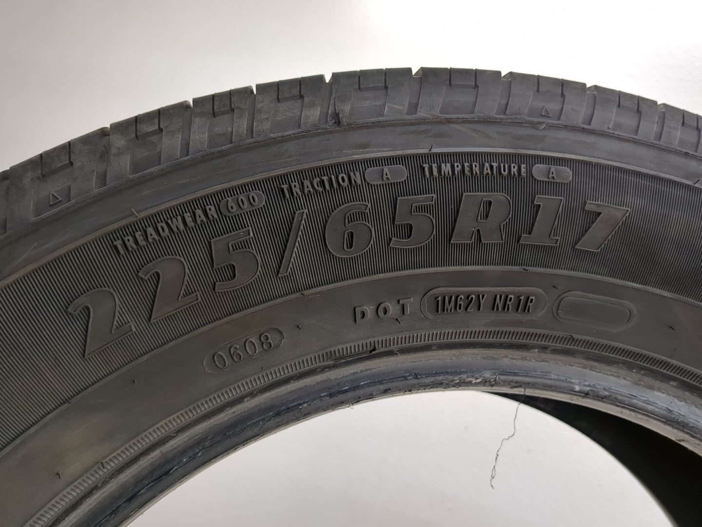 Used Tire 225/65R17 GOODYEAR RELIANT ALL SEASON 102H - Tread Depth 9.5/32 - Oemusedautoparts1.com