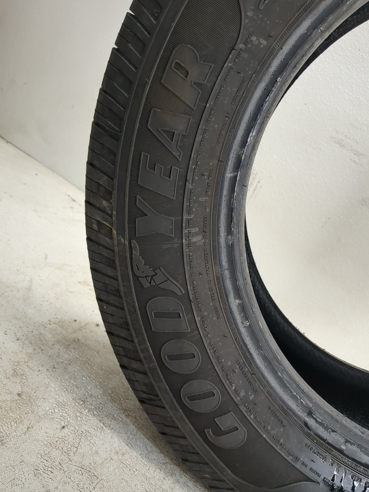Used Tire 235/60R17 GOODYEAR RELIANT ALL SEASON 102H - Tread Depth 8/32 - Oemusedautoparts1.com
