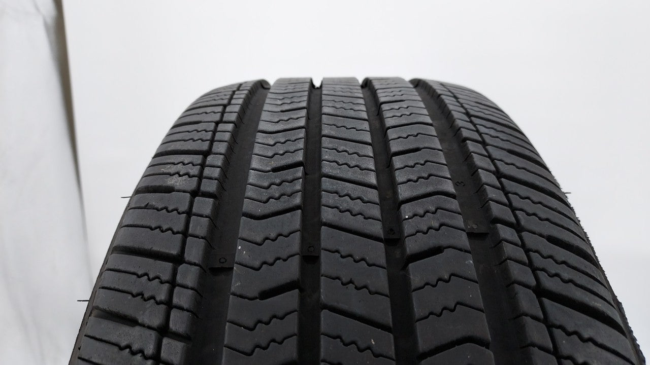 Used Tire 205/55R16 ARIZONIAN SILVER EDITION ALL SEASON 91V All Season - 10/32 - Oemusedautoparts1.com