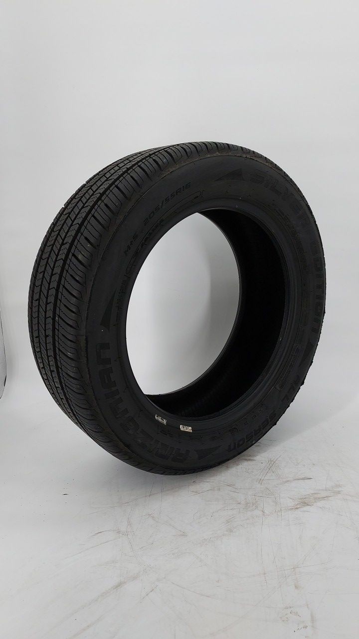 Used Tire 205/55R16 ARIZONIAN SILVER EDITION ALL SEASON 91V All Season - 10/32 - Oemusedautoparts1.com