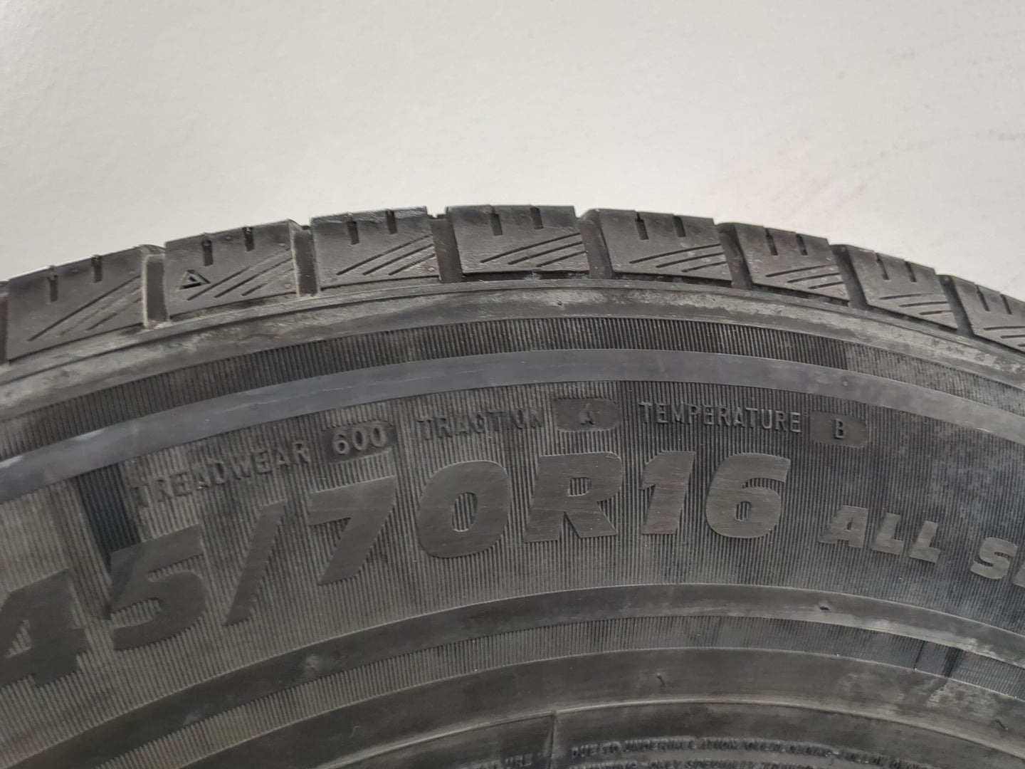 Used Tire 245/70R16 PRINX HICOUNTRY H/T HT2 107T - Tread Depth 8/32 - Oemusedautoparts1.com