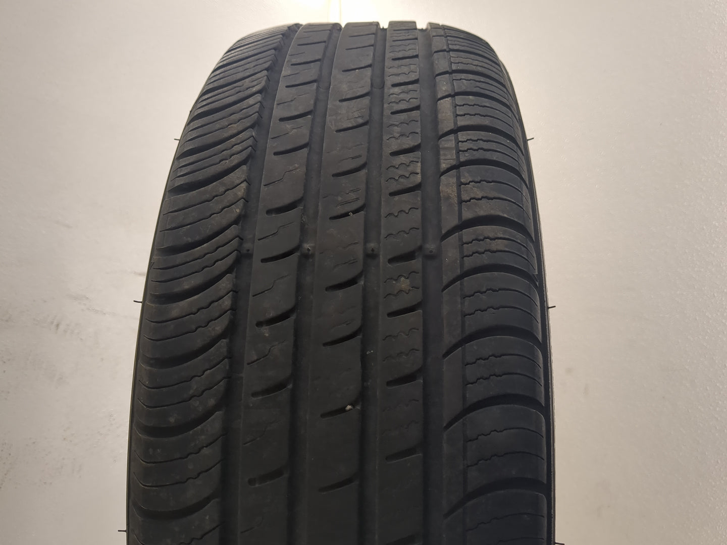 Used Tire 205/60R16 SUREDRIVE TOURING A/S 92V - Tread Depth 9/32 - Oemusedautoparts1.com