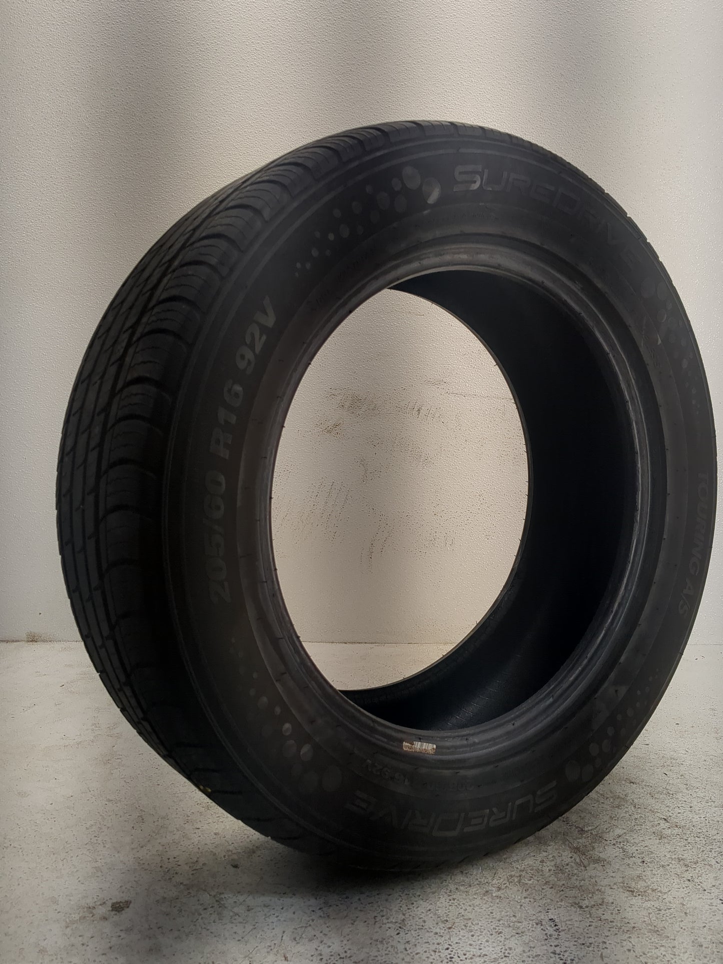 Used Tire 205/60R16 SUREDRIVE TOURING A/S 92V - Tread Depth 9/32 - Oemusedautoparts1.com