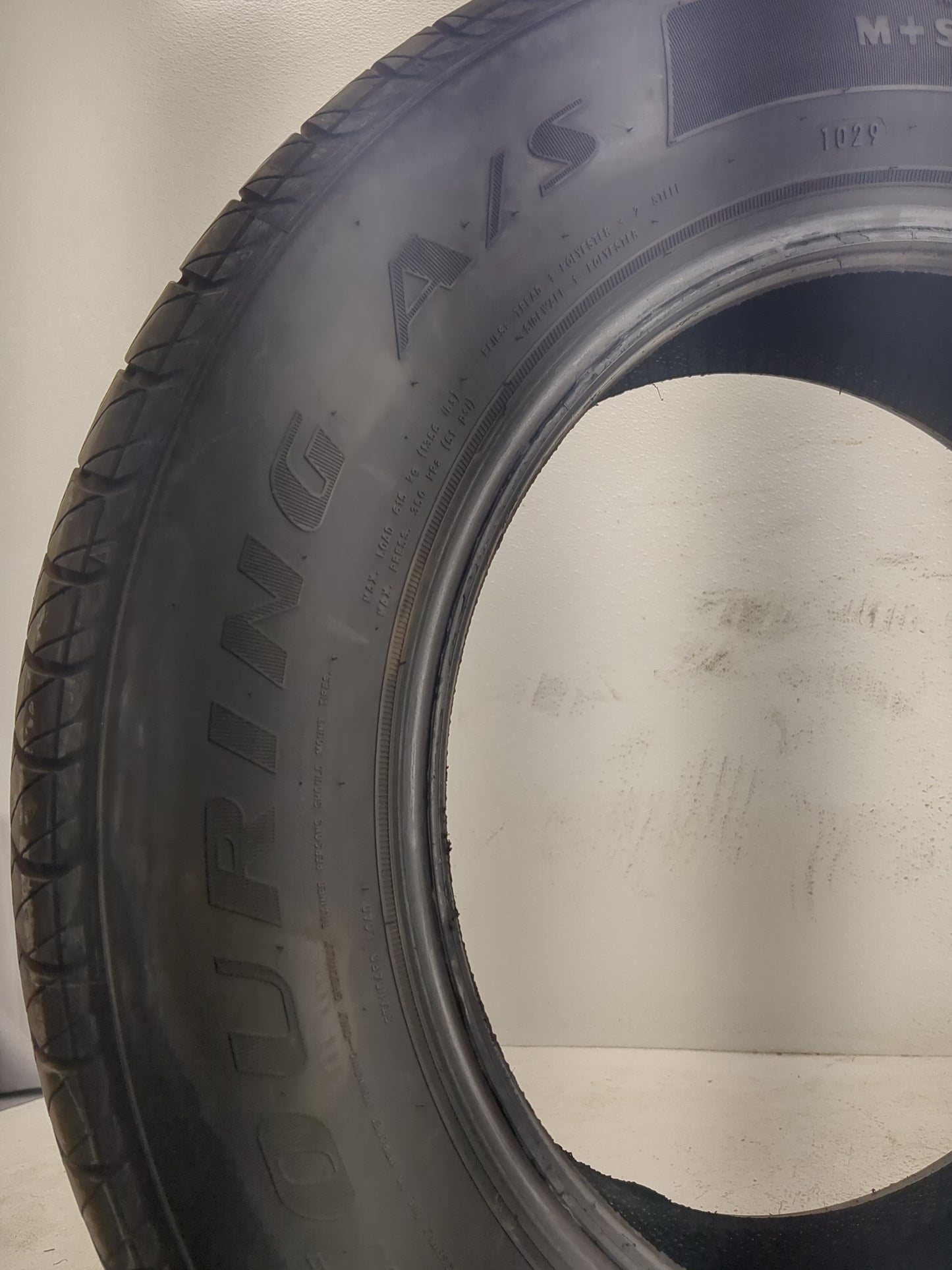 Used Tire 195/65R15 DOUGLAS TOURING A/S 91H - Tread Depth 9/32 - Oemusedautoparts1.com