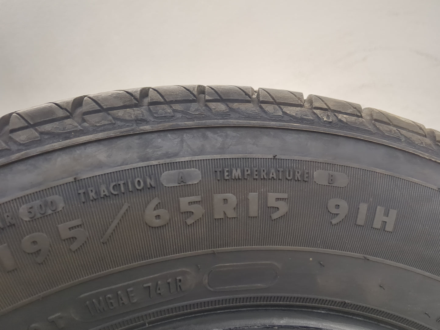 Used Tire 195/65R15 DOUGLAS TOURING A/S 91H - Tread Depth 9/32 - Oemusedautoparts1.com