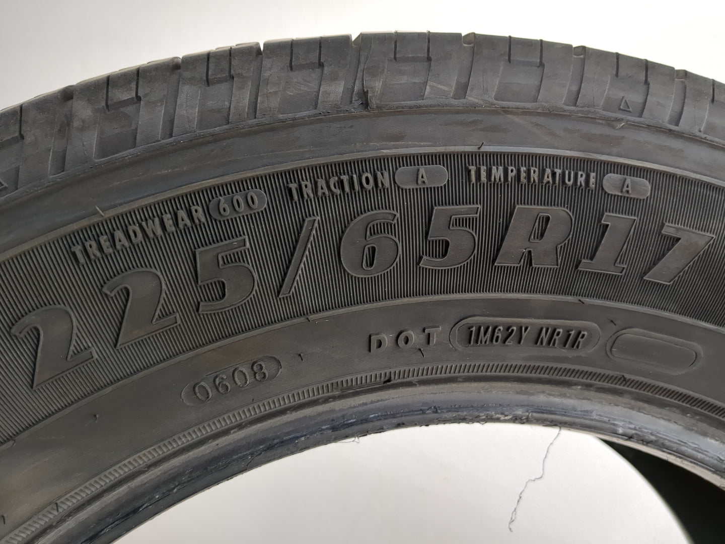 Used Tire 225/65R17 GOODYEAR RELIANT ALL SEASON 102H - Tread Depth 10/32 - Oemusedautoparts1.com