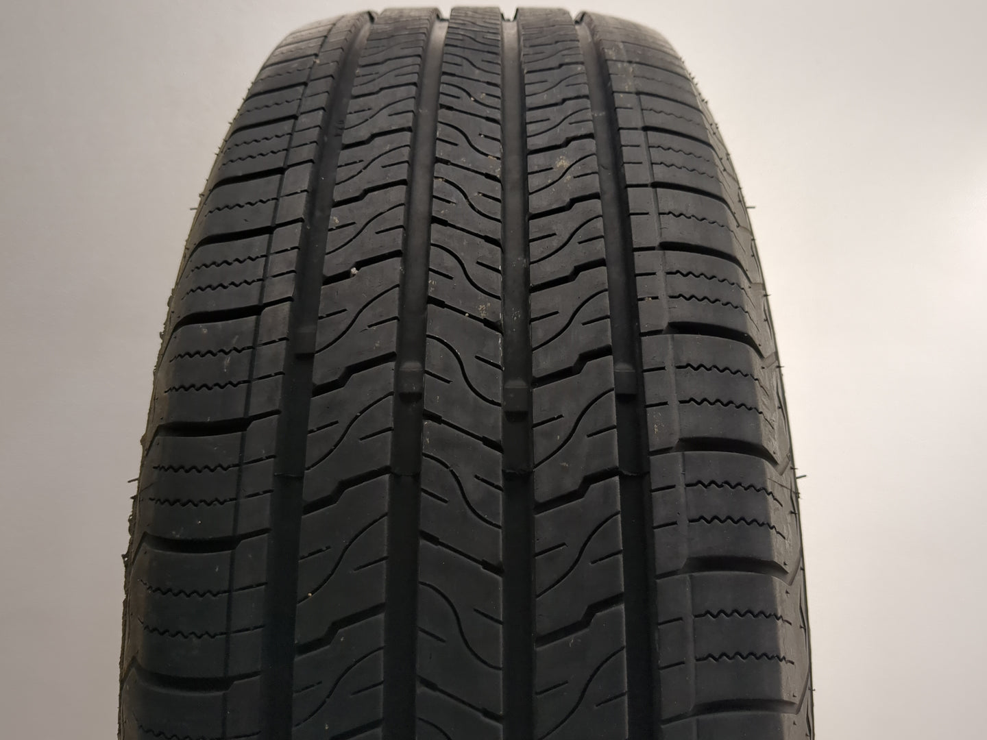 Used Tire 235/70R15 DCENTI DC66 102T - Tread Depth 9.5/32 - Oemusedautoparts1.com