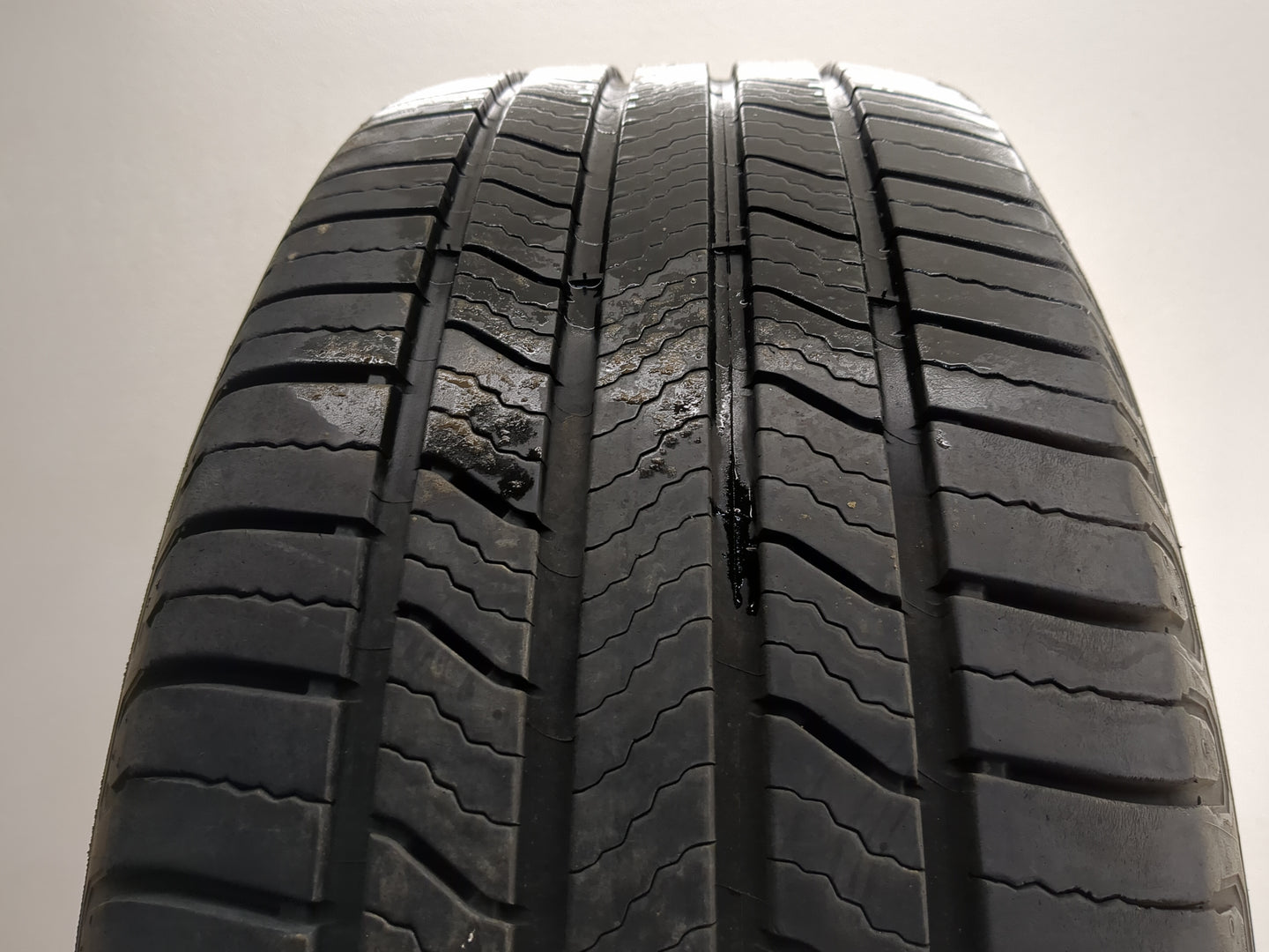 Used Tire 245/60R18 MICHELIN DEFENDER 2 105H - Tread Depth 8.5/32 - Oemusedautoparts1.com