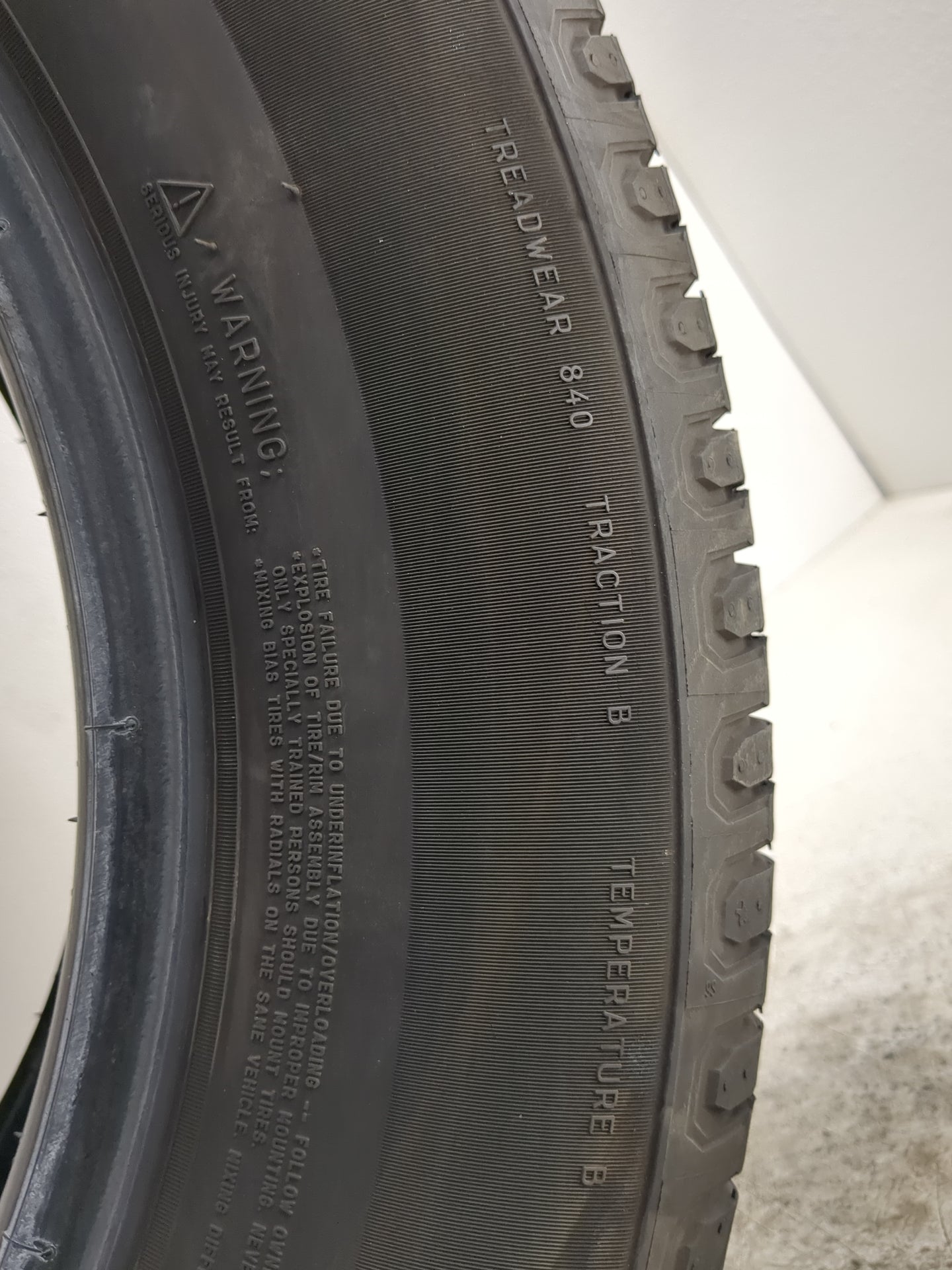 Used Tire 245/60R18 MICHELIN DEFENDER 2 105H - Tread Depth 8.5/32 - Oemusedautoparts1.com