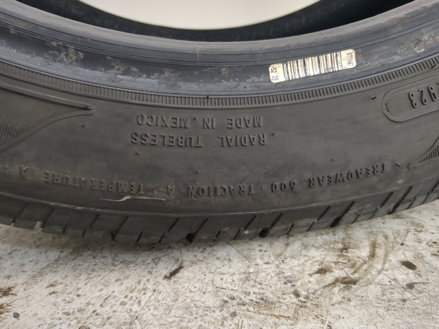 Used Tire 235/45R18 GOODYEAR RELIANT ALL SEASON 94V - Tread Depth 10.5/32 - Oemusedautoparts1.com