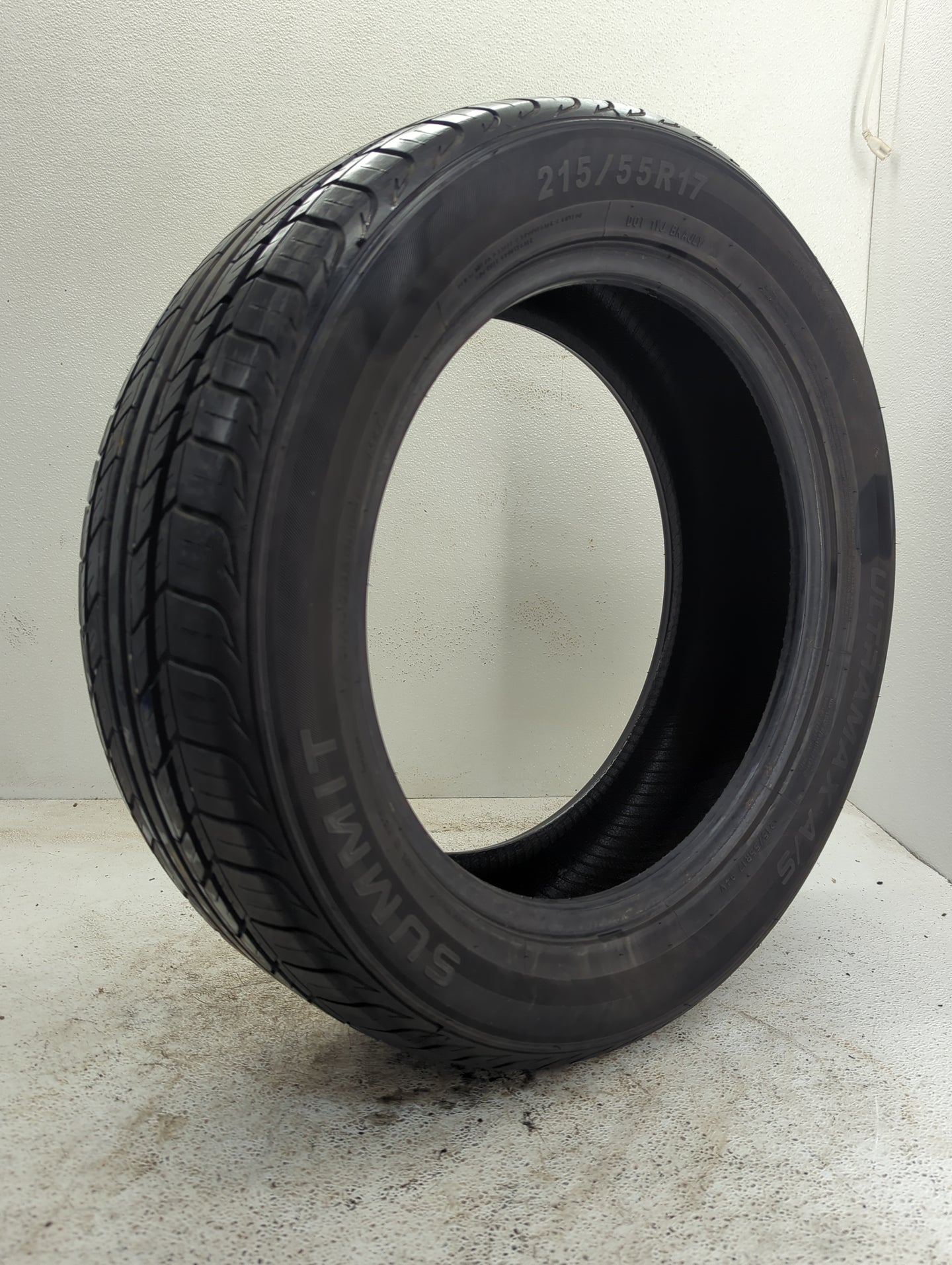 Used Tire 215/55R17 SUMMIT ULTRAMAX A/S 94V - Tread Depth 11/32 - Oemusedautoparts1.com