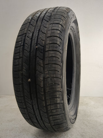 Used Tire P215/60R16 NEXEN CLASSE PREMIERE CP672 95H - Tread Depth 11/32 - Oemusedautoparts1.com