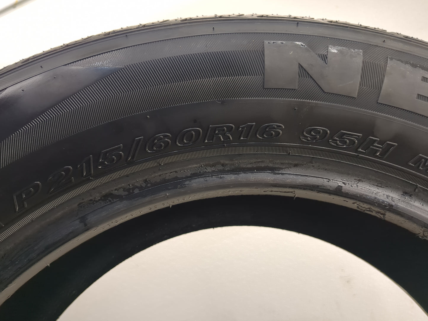 Used Tire P215/60R16 NEXEN CLASSE PREMIERE CP672 95H - Tread Depth 11/32 - Oemusedautoparts1.com
