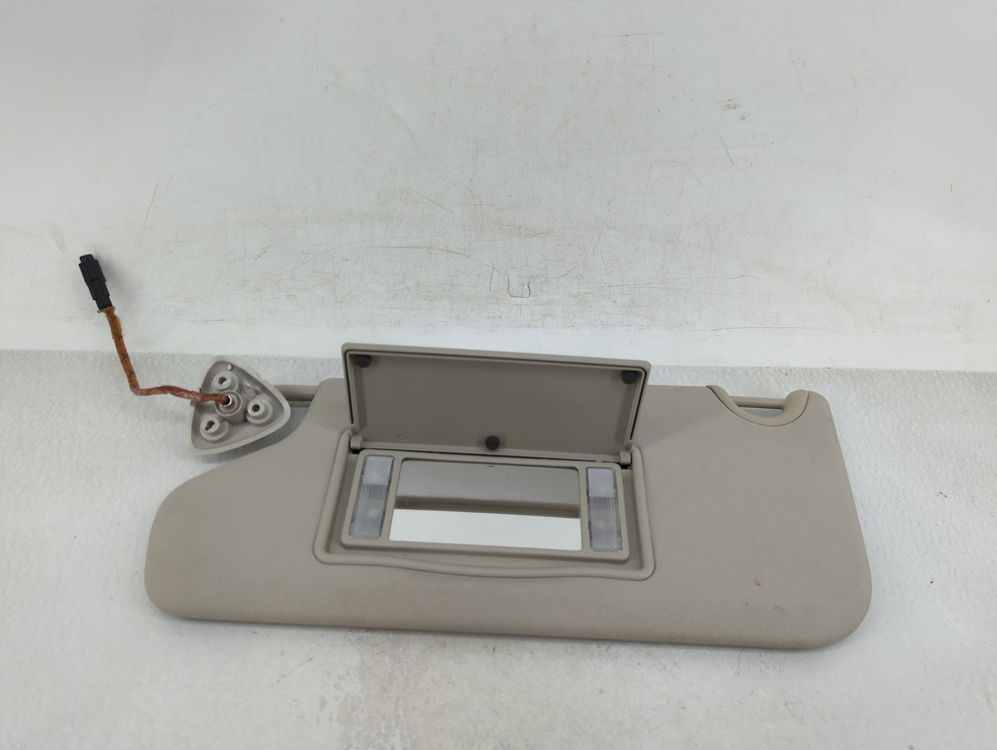 0 Sun Visor Shade Replacement Passenger Right Mirror Fits OEM Used Auto Parts - Oemusedautoparts1.com