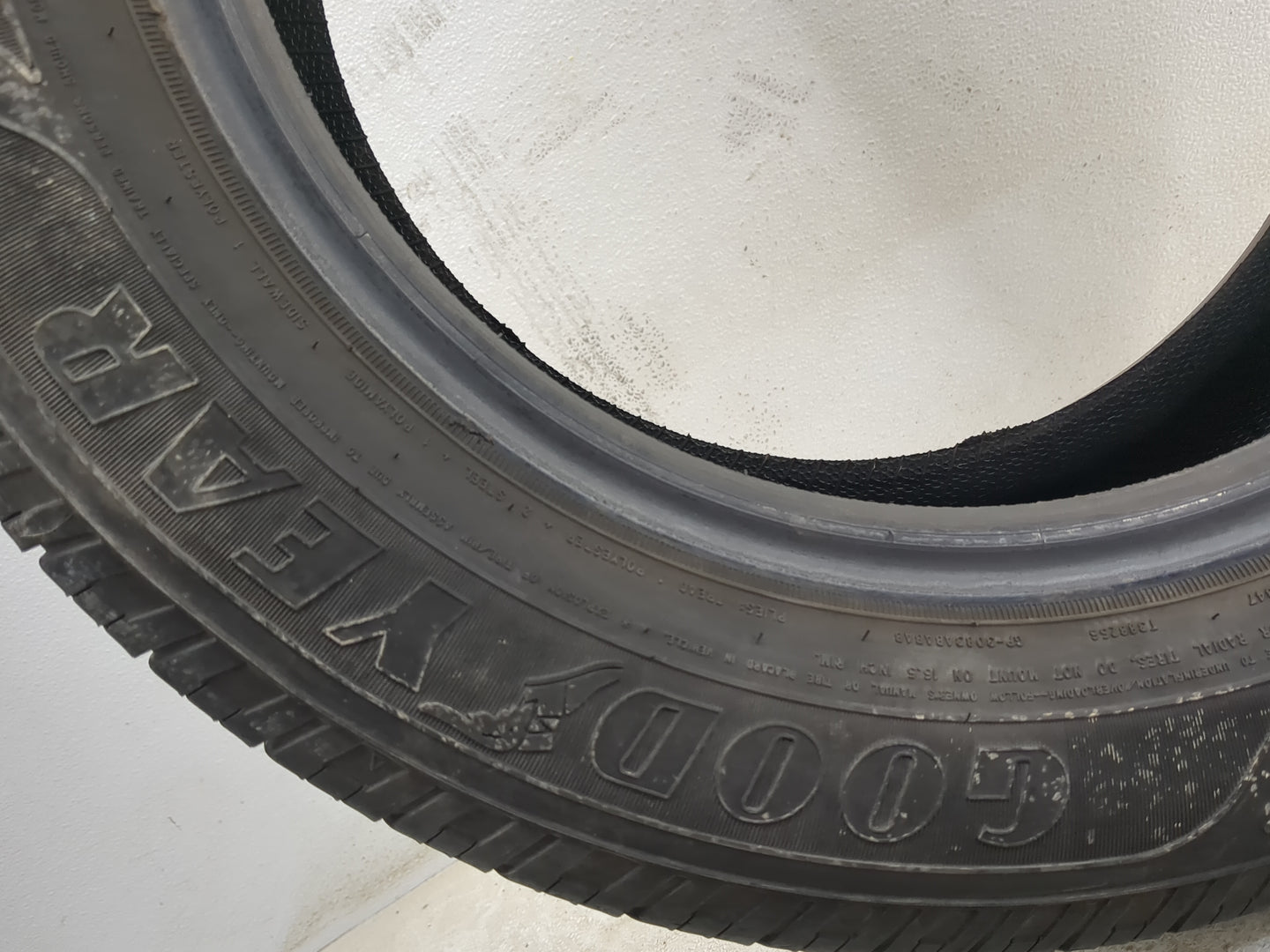 Used Tire 215/60R16 GOODYEAR RELIANT ALL-SEASON 95V - Tread Depth 6/32 - Oemusedautoparts1.com