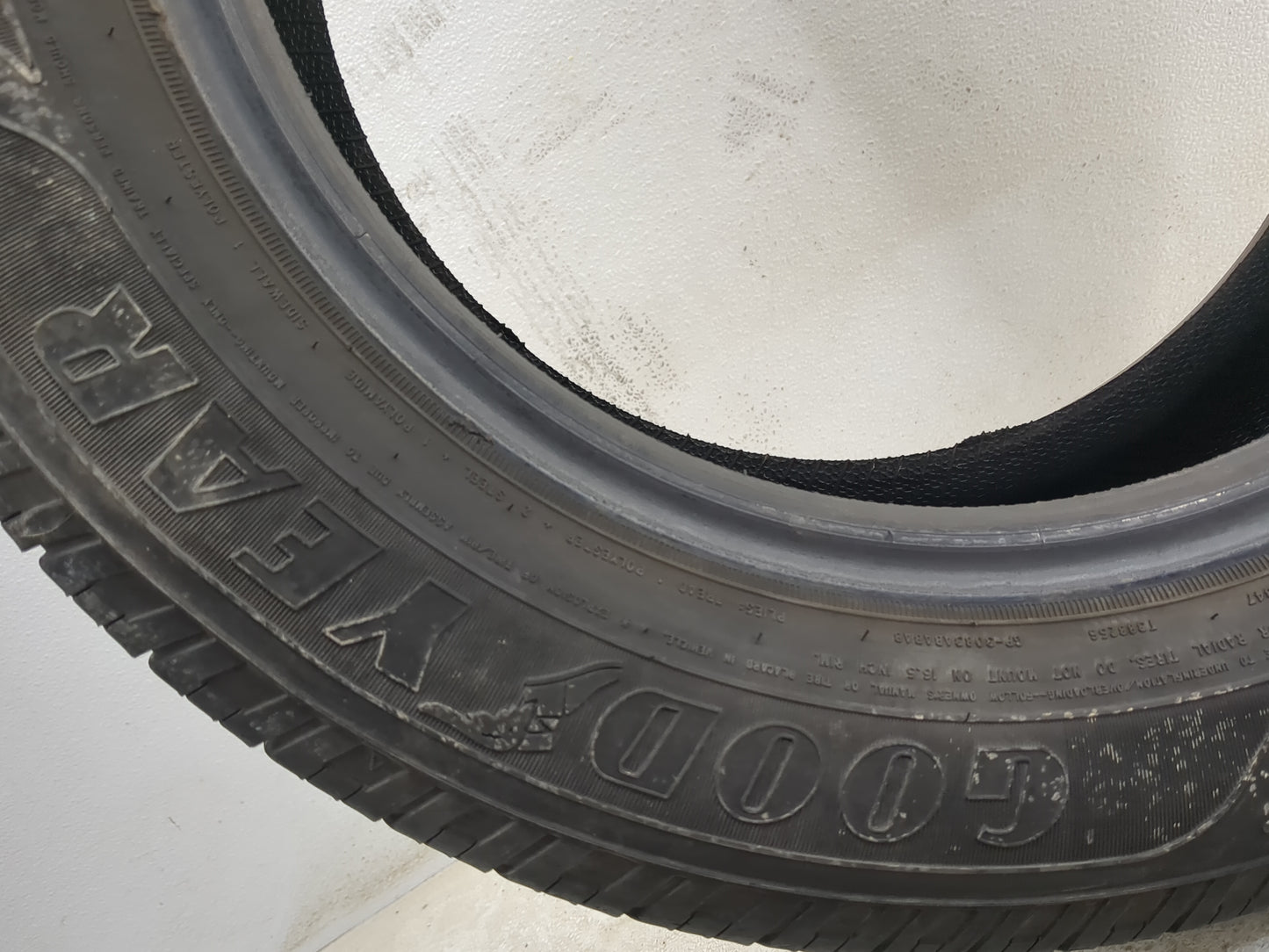 Used Tire 215/60R16 GOODYEAR RELIANT ALL-SEASON 95V - Tread Depth 6/32 - Oemusedautoparts1.com