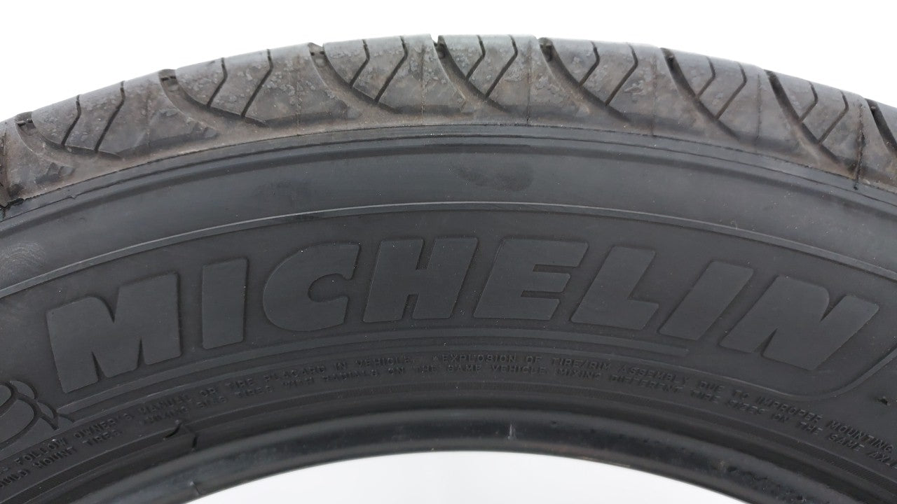 Used Tire 225/55R17 MICHELIN DEFENDER T+H 97H All Season - Tread Depth 8/32 - Oemusedautoparts1.com