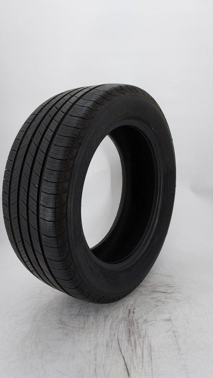 Used Tire 225/55R17 MICHELIN DEFENDER T+H 97H All Season - Tread Depth 8/32 - Oemusedautoparts1.com