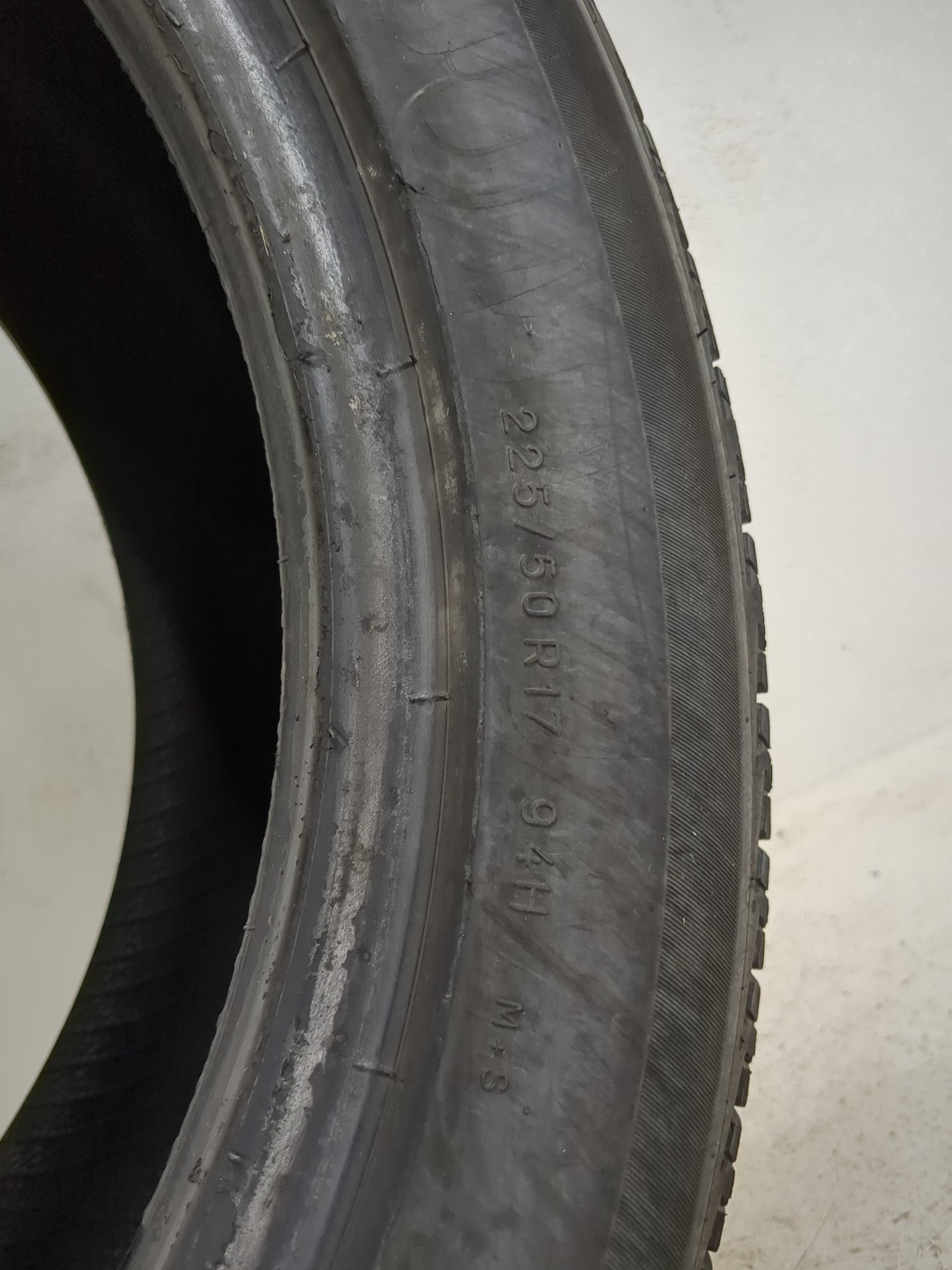 Used Tire 225/50R17 UNIROYAL TIGER PAW TOURING A/S 94H - Tread Depth 9/32 - Oemusedautoparts1.com