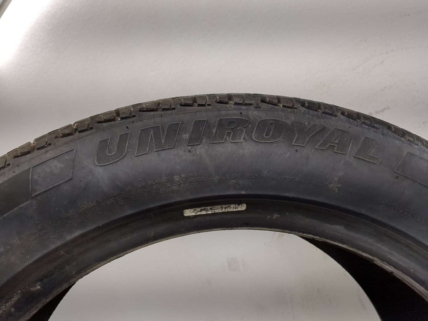 Used Tire 225/50R17 UNIROYAL TIGER PAW TOURING A/S 94H - Tread Depth 9/32 - Oemusedautoparts1.com