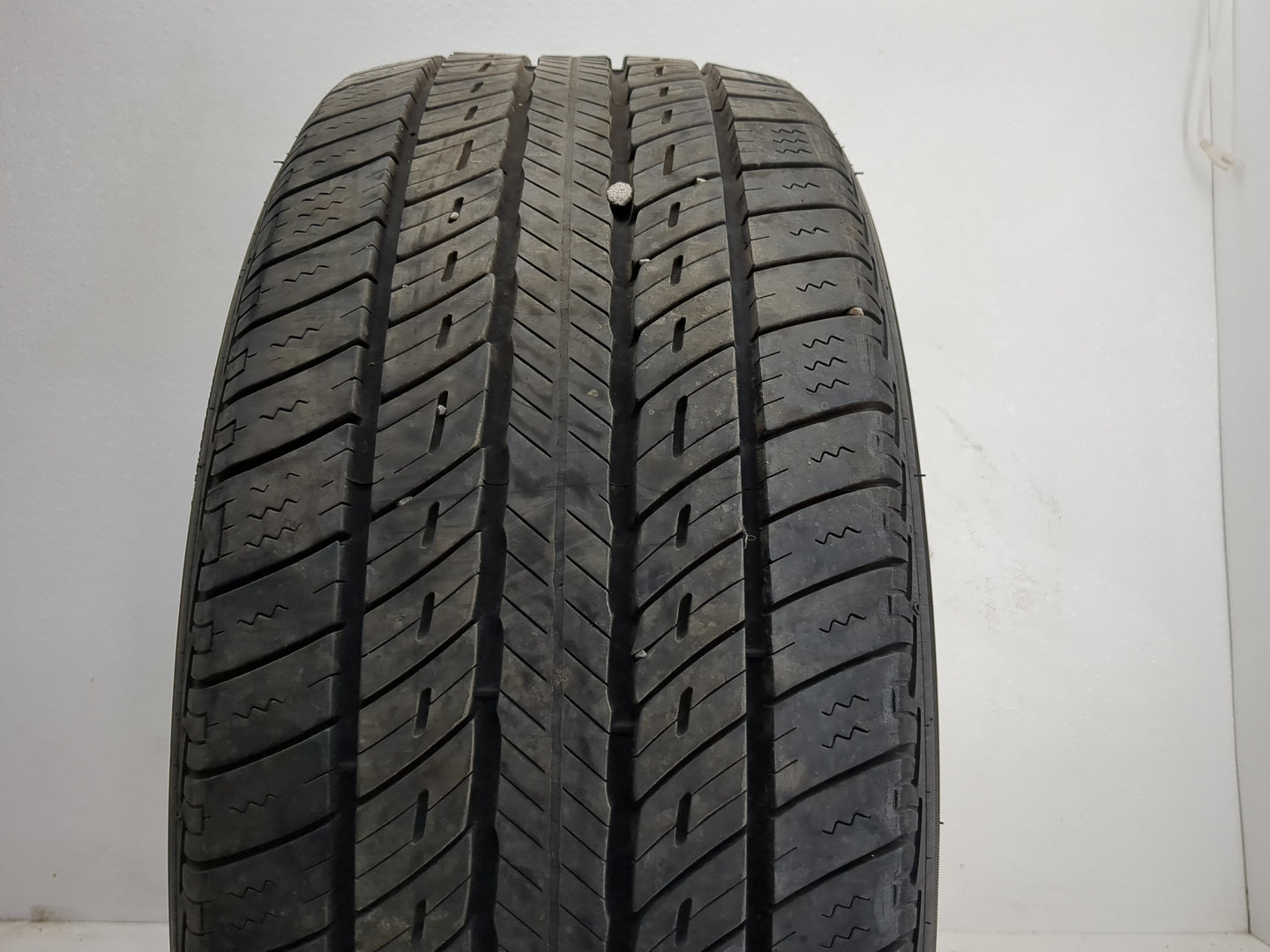 Used Tire 225/50R17 UNIROYAL TIGER PAW TOURING A/S 94H - Tread Depth 9/32 - Oemusedautoparts1.com