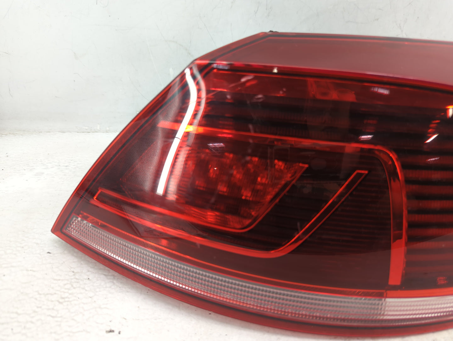 0 Tail Light Assembly Driver Left OEM Fits Fits 213 2014 2015 2016 2017 OEM Used Auto Parts - Oemusedautoparts1.com