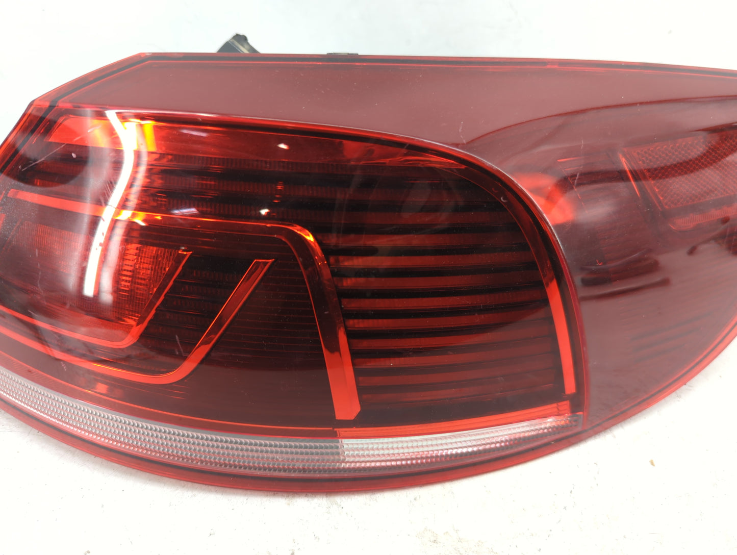 0 Tail Light Assembly Driver Left OEM Fits Fits 213 2014 2015 2016 2017 OEM Used Auto Parts - Oemusedautoparts1.com