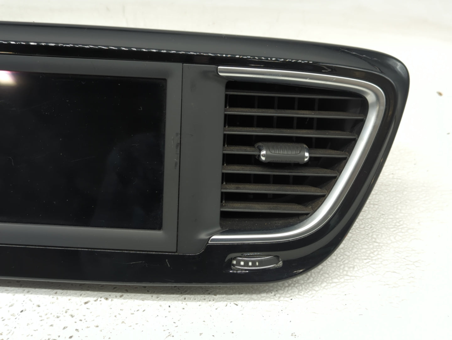0 Radio AM FM Cd Player Receiver Replacement Fits Fits 220 OEM Used Auto Parts - Oemusedautoparts1.com