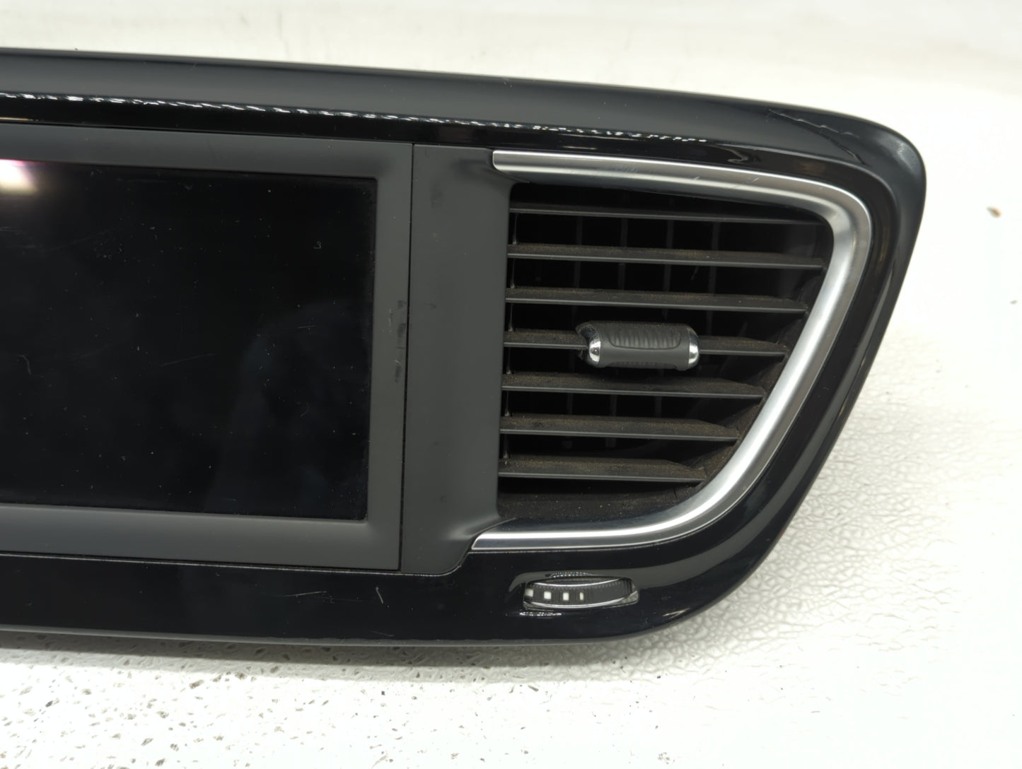 0 Radio AM FM Cd Player Receiver Replacement Fits Fits 220 OEM Used Auto Parts - Oemusedautoparts1.com