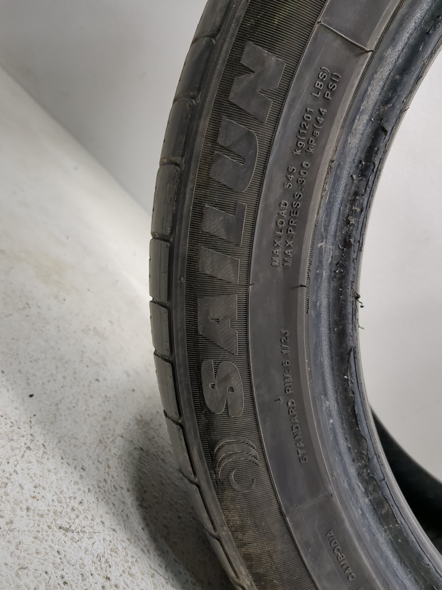 Used Tire 205/50R16 SAILUN ATREZZO SH408 87V - Tread Depth 7.5/32 - Oemusedautoparts1.com