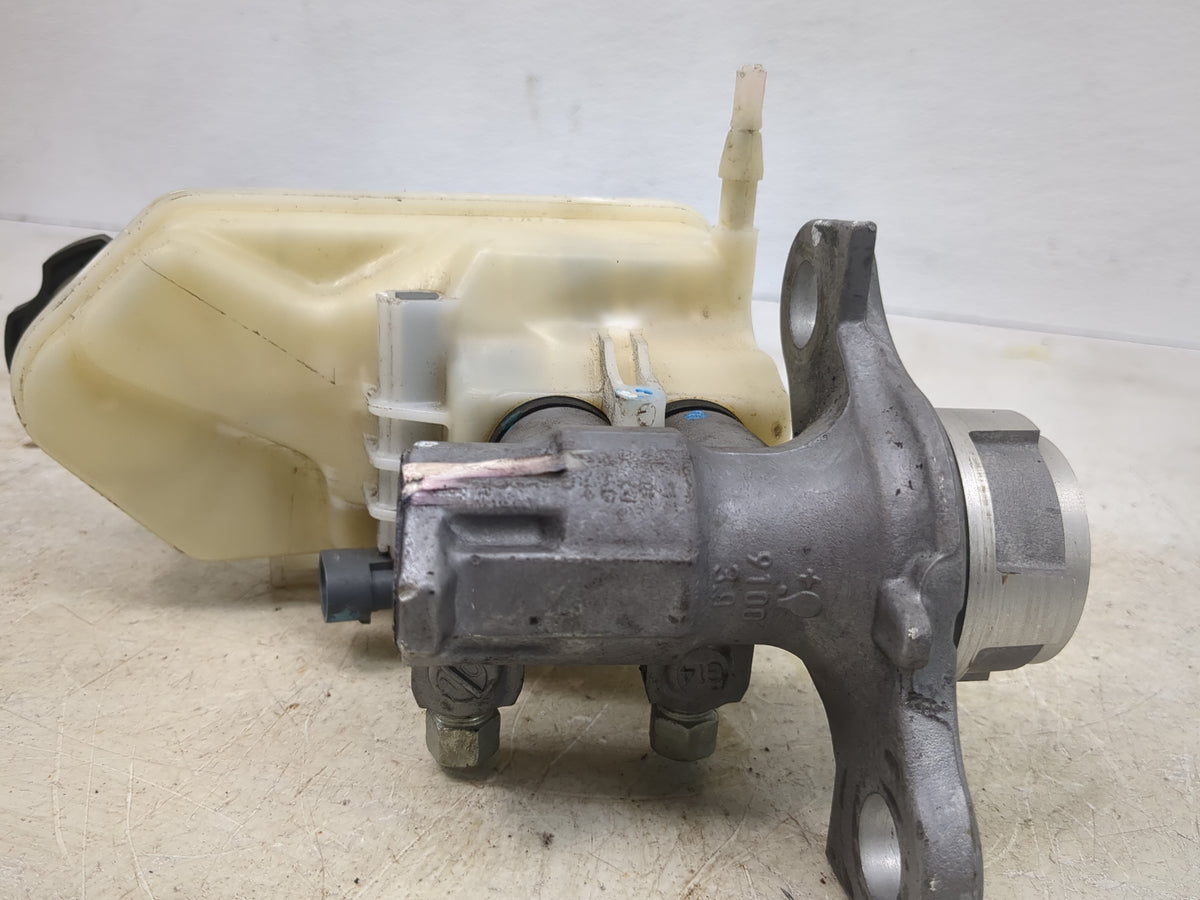 Brake Master Cylinder 1509304 - Oemusedautoparts1.com