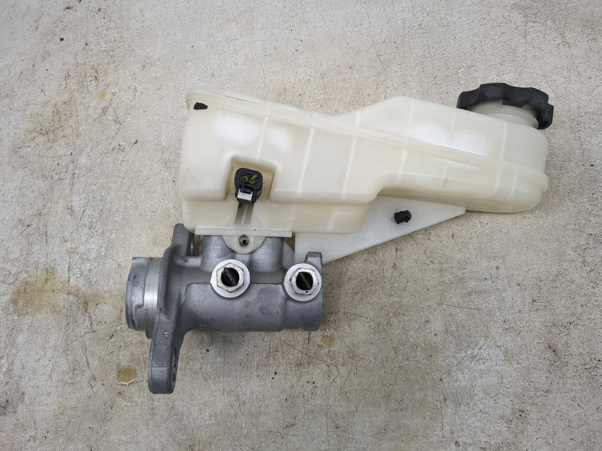 Brake Master Cylinder 1510334 - Oemusedautoparts1.com