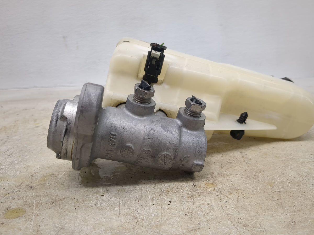 Brake Master Cylinder 1510334 - Oemusedautoparts1.com