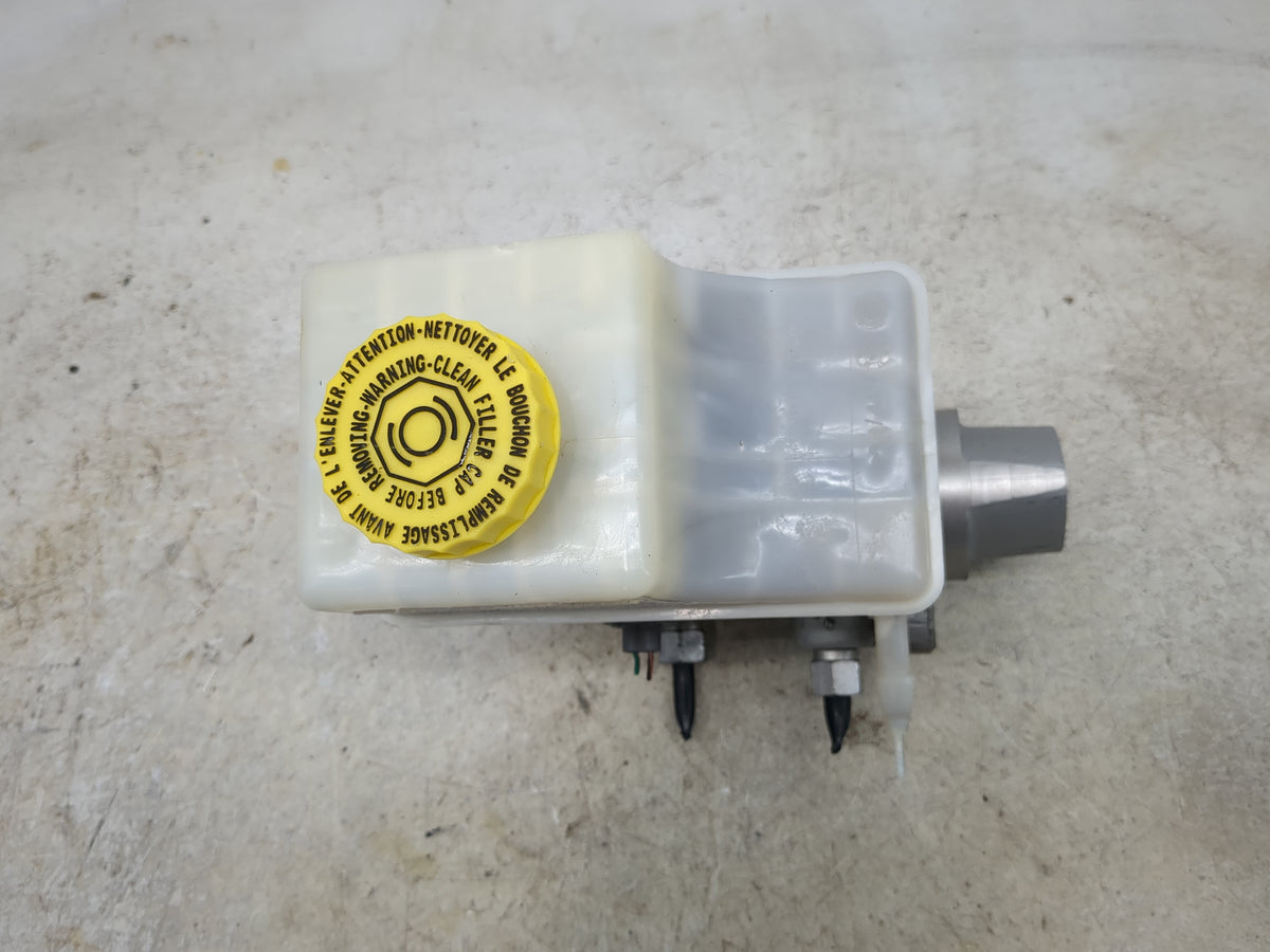 Brake Master Cylinder 1510377 - Oemusedautoparts1.com