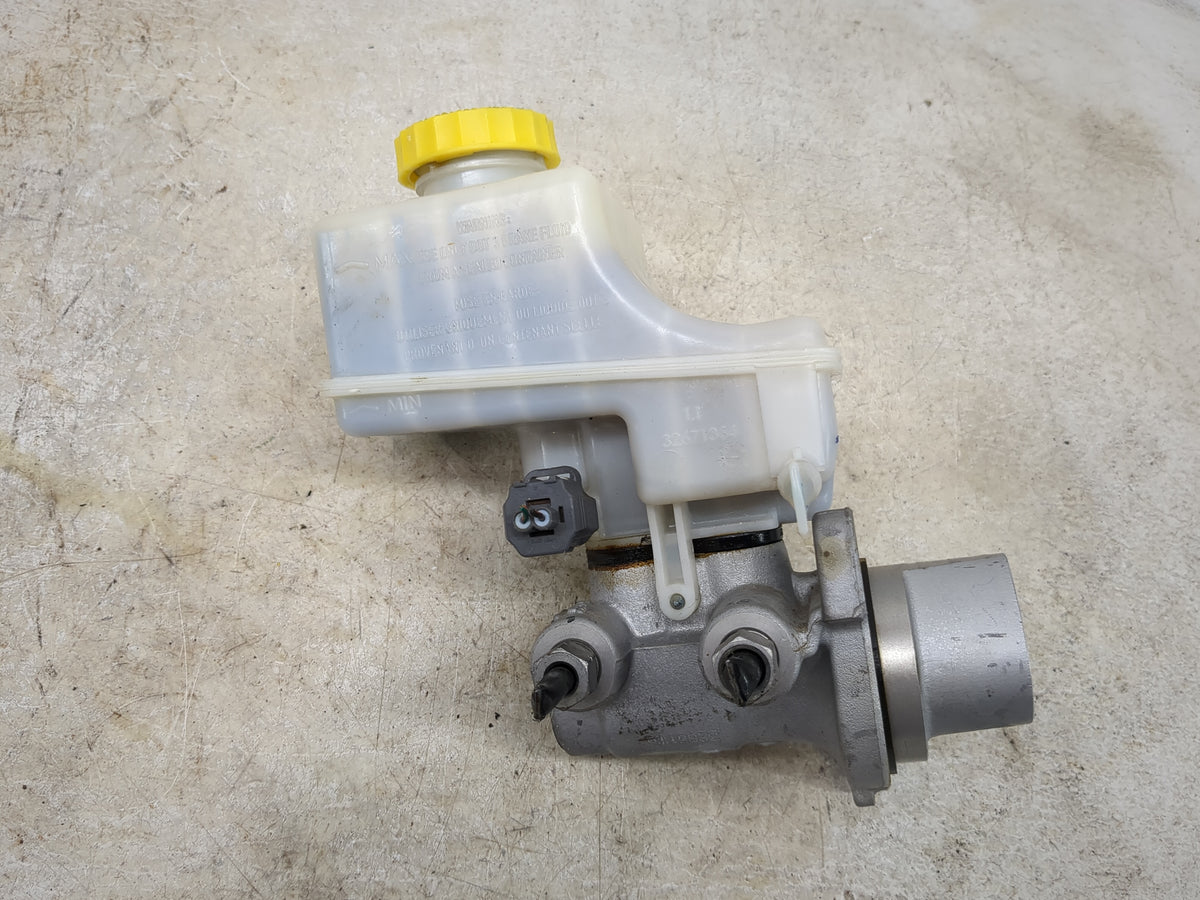 Brake Master Cylinder 1510377 - Oemusedautoparts1.com