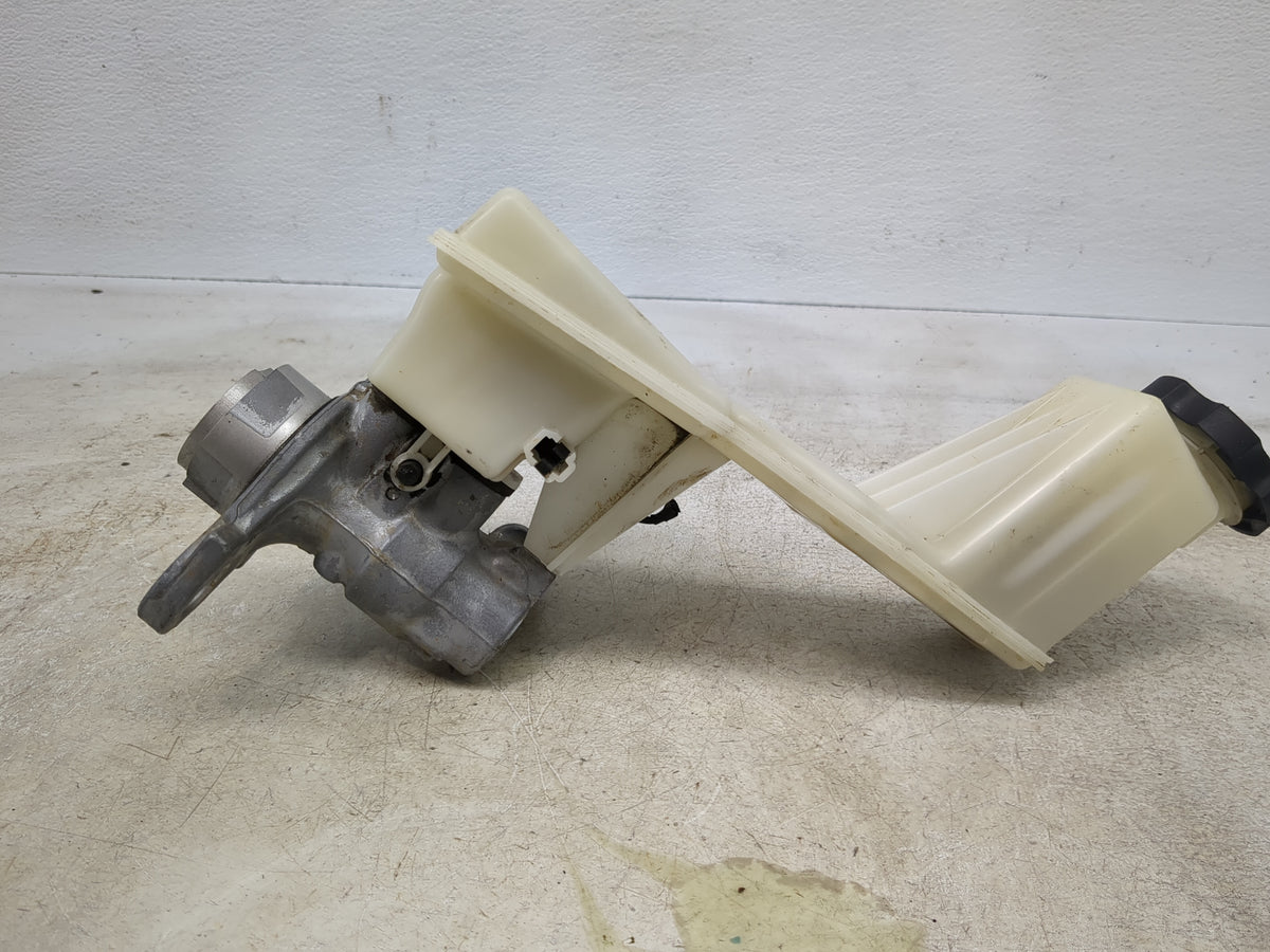 Brake Master Cylinder 1510381 - Oemusedautoparts1.com