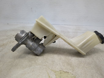 compare product Brake Master Cylinder 1510381