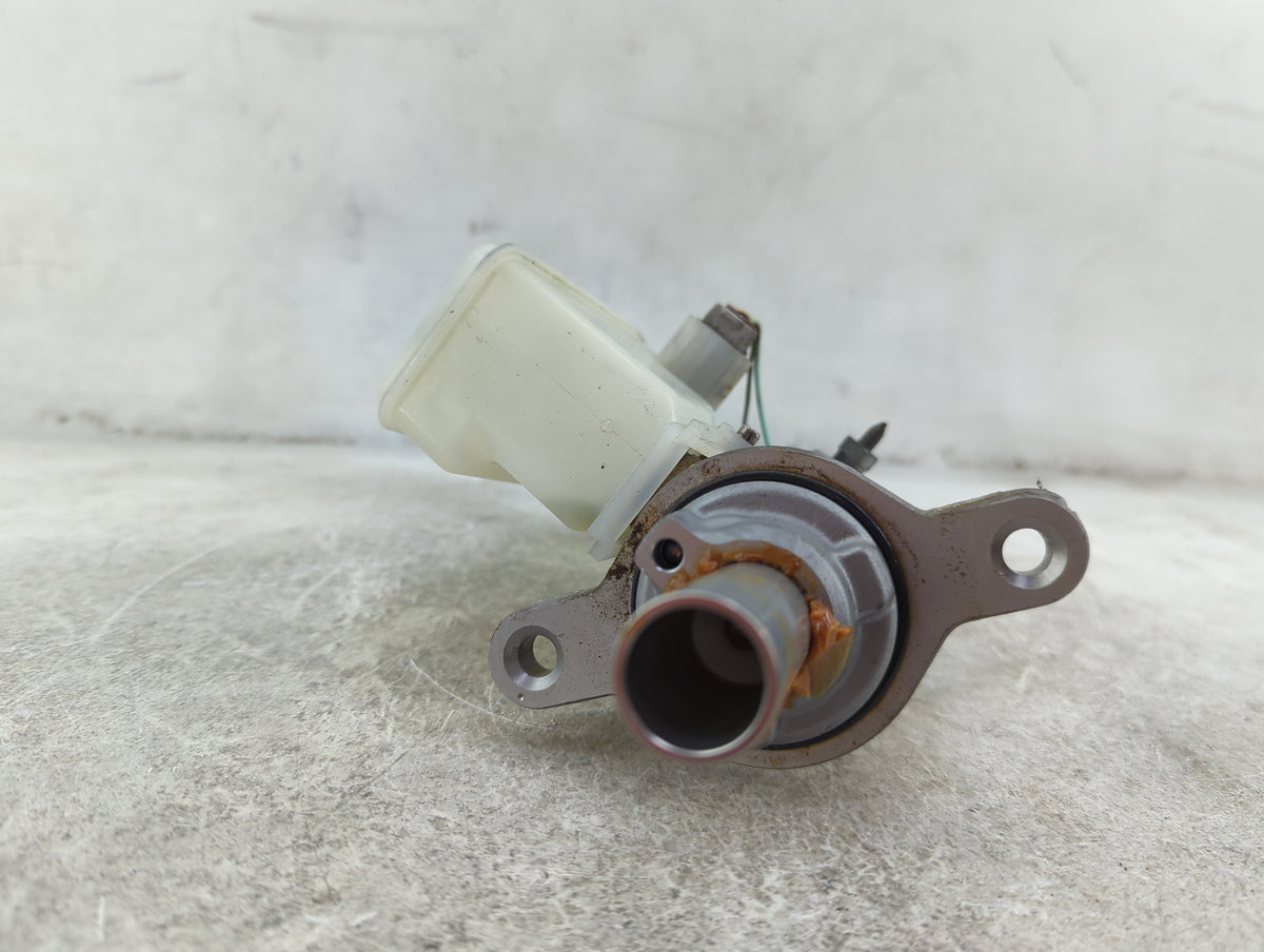 Brake Master Cylinder 1511896 - Oemusedautoparts1.com