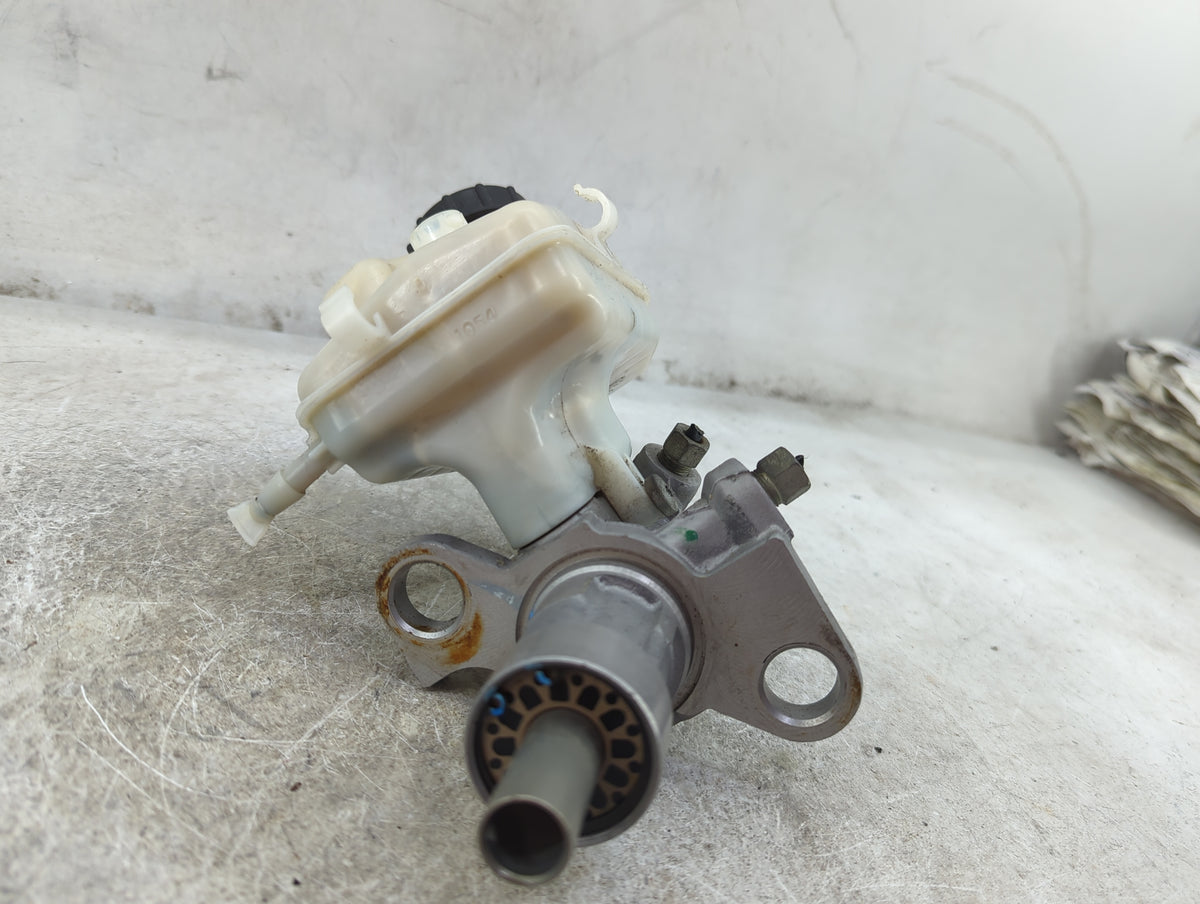 Brake Master Cylinder 1511956 - Oemusedautoparts1.com