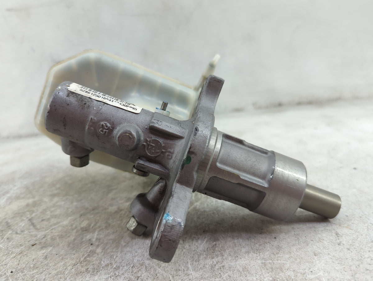 Brake Master Cylinder 1511956 - Oemusedautoparts1.com