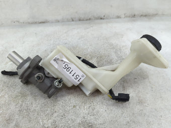 compare product Brake Master Cylinder 1511957