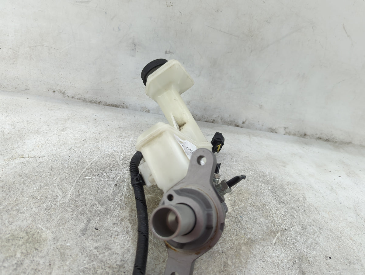 Brake Master Cylinder 1511957 - Oemusedautoparts1.com