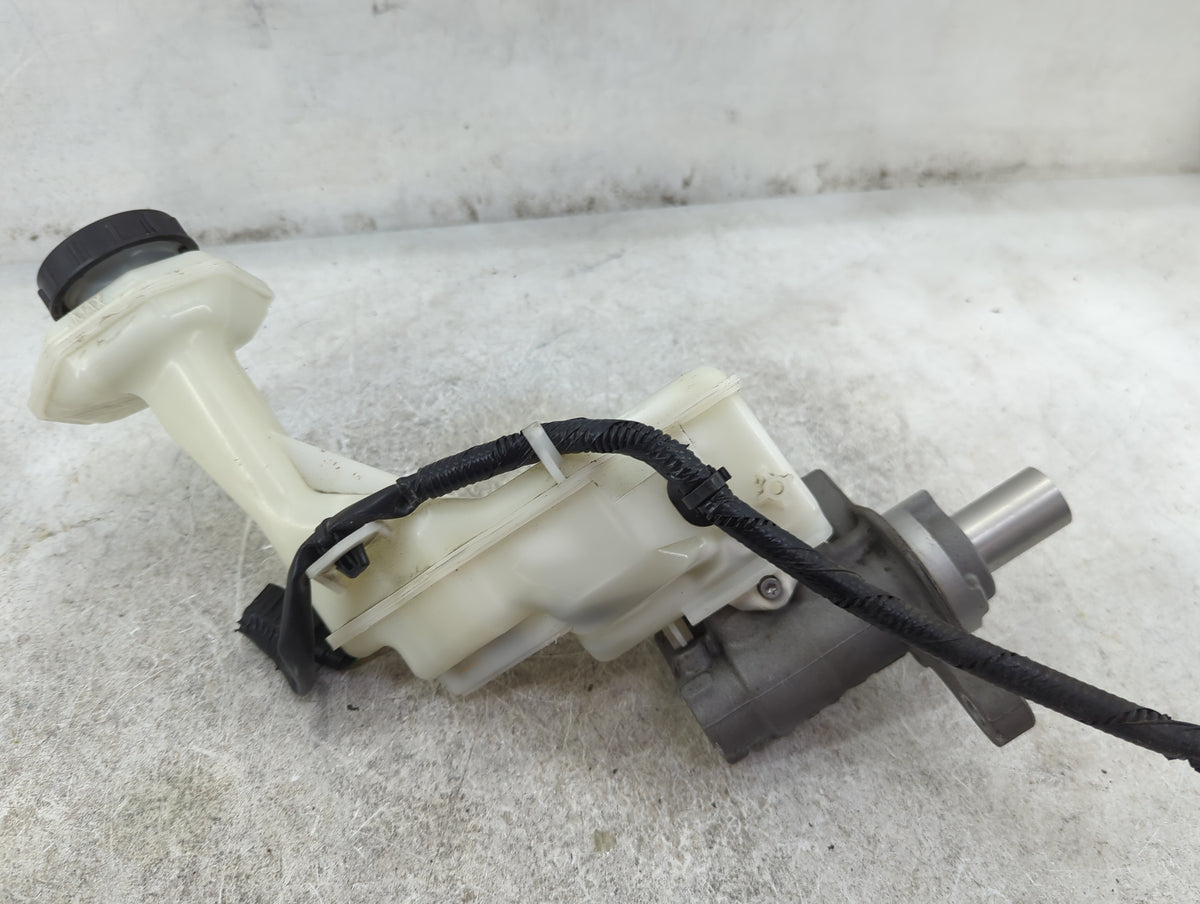 Brake Master Cylinder 1511957 - Oemusedautoparts1.com