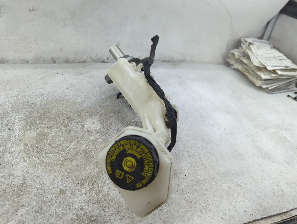 Brake Master Cylinder 1511957 - Oemusedautoparts1.com