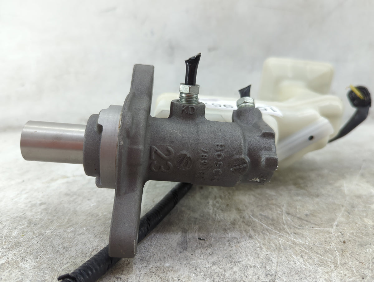 Brake Master Cylinder 1511957 - Oemusedautoparts1.com