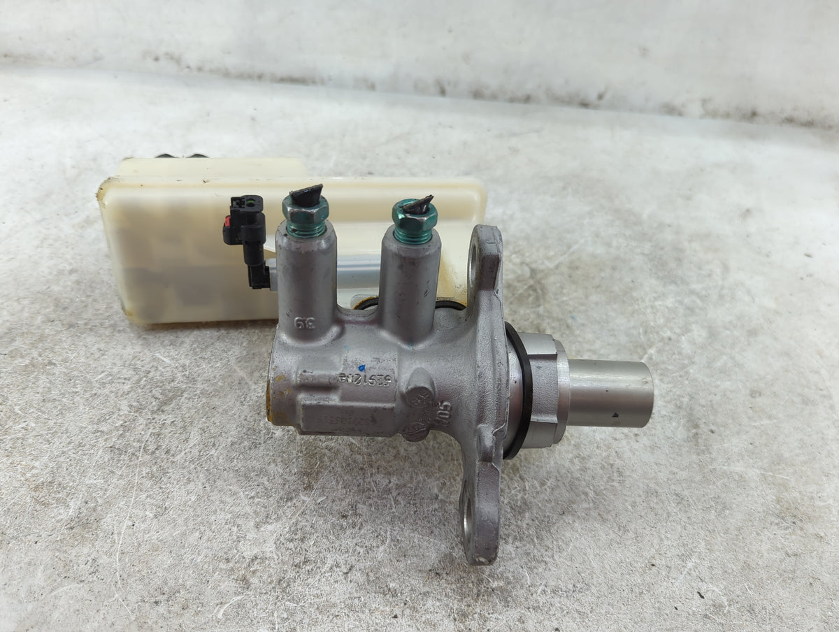 Brake Master Cylinder 1511959 - Oemusedautoparts1.com