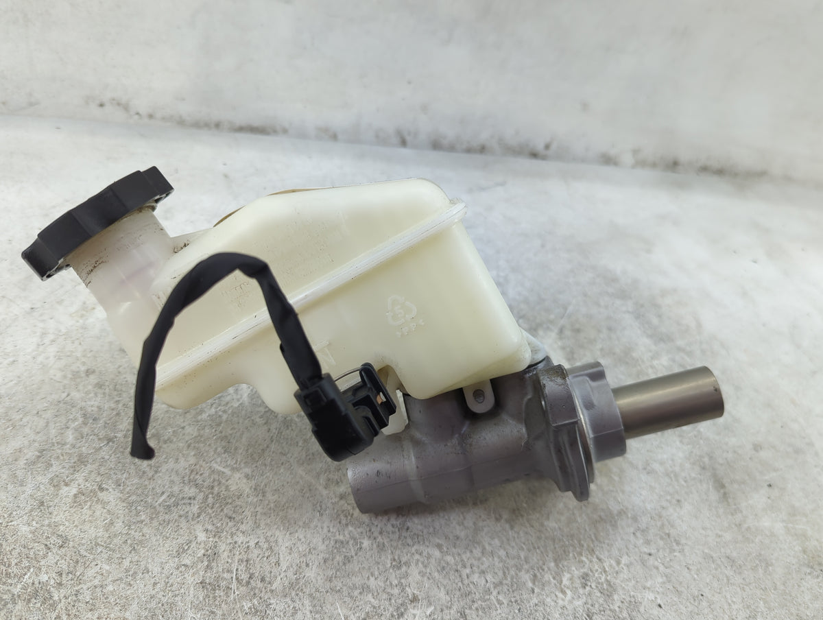 Brake Master Cylinder 1511961 - Oemusedautoparts1.com