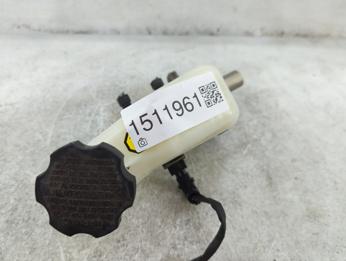 Brake Master Cylinder 1511961 - Oemusedautoparts1.com
