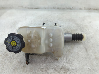 compare product Brake Master Cylinder 1511962